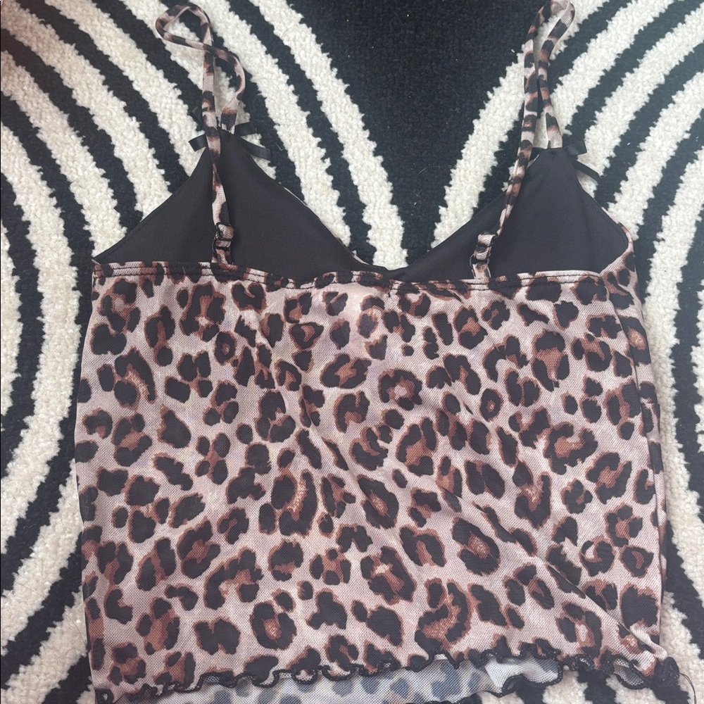 Bow Cheetah Crop Top - Picture 2 of 4